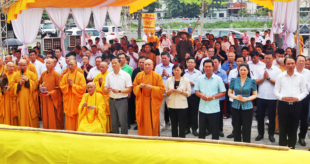 C&aacute;c đại biểu thực hiện nghi lễ khởi động dự &aacute;n.