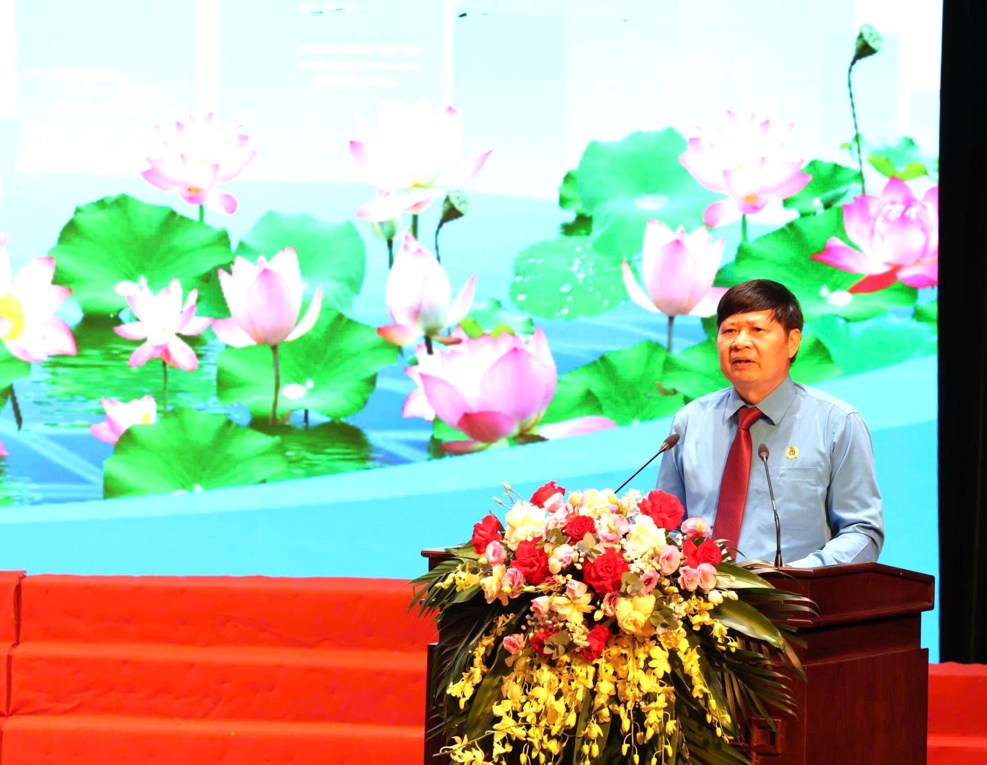 Phó Chủ tịch Tổng LĐLĐ Việt Nam Phan Văn Anh phát biểu Phó Chủ tịch Tổng LĐLĐ Việt Nam Phan Văn Anh phát biểu