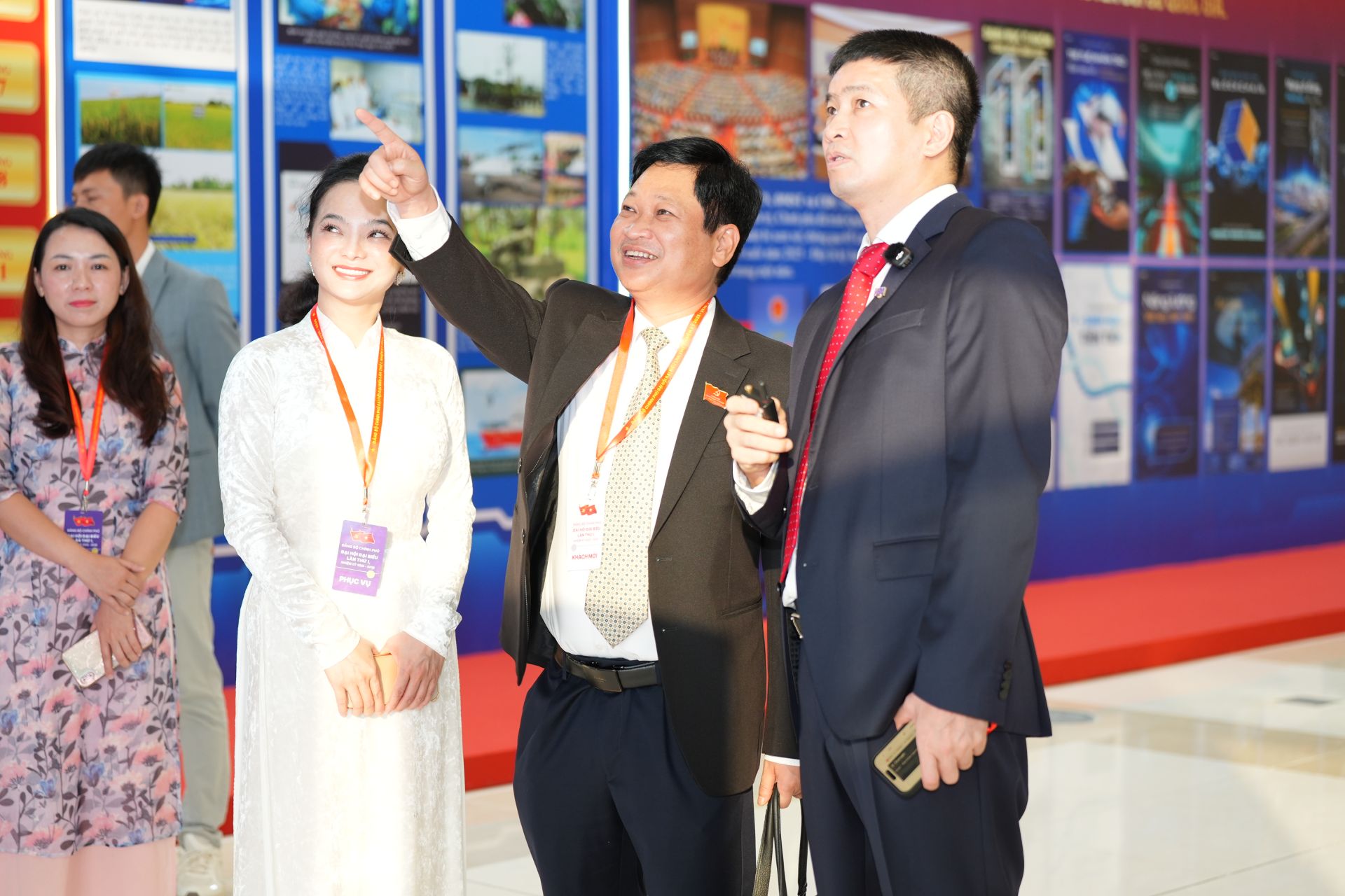 Ông Nguyễn Khắc Lịch - Cục trưởng Cục Công nghiệp Công nghệ Thông tin, Bộ Khoa học và Công nghệ góp ý hoàn thiện Mạng Dịch vụ Đa Chuỗi Blockchain Việt Nam (VBSN).