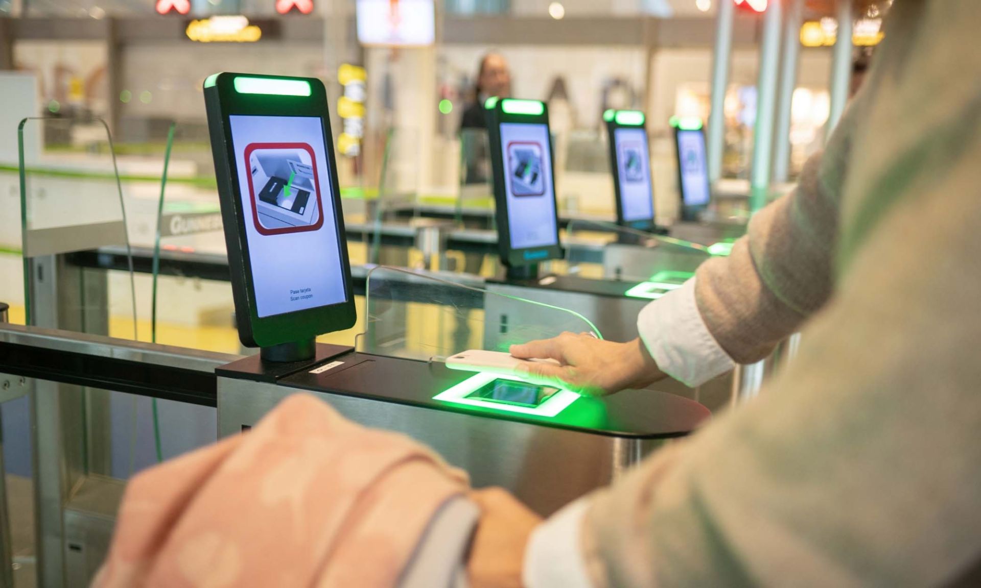 EU chính thức triển khai “Hệ thống Xuất nhập cảnh điện tử” (EES), thay thế đóng dấu hộ chiếu truyền thống