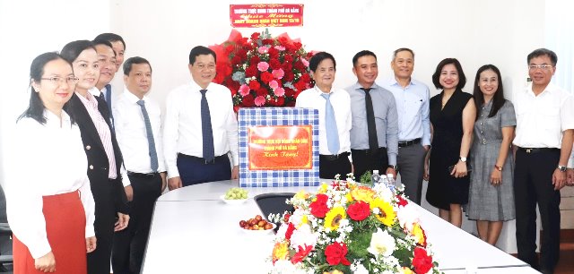 Ông Trần Phước Sơn, Ủy viên Ban Thường vụ, Phó Chủ tịch Thường trực HĐND TP. Đà Nẵng thăm, chúc mừng Công ty TNHH Thương mại và Dịch vụ Tổng hợp Hòa Khánh