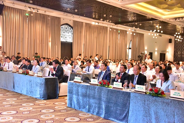 Đại biểu đến dự