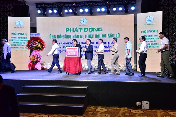 Các doanh nhân tham gia ủng hộ