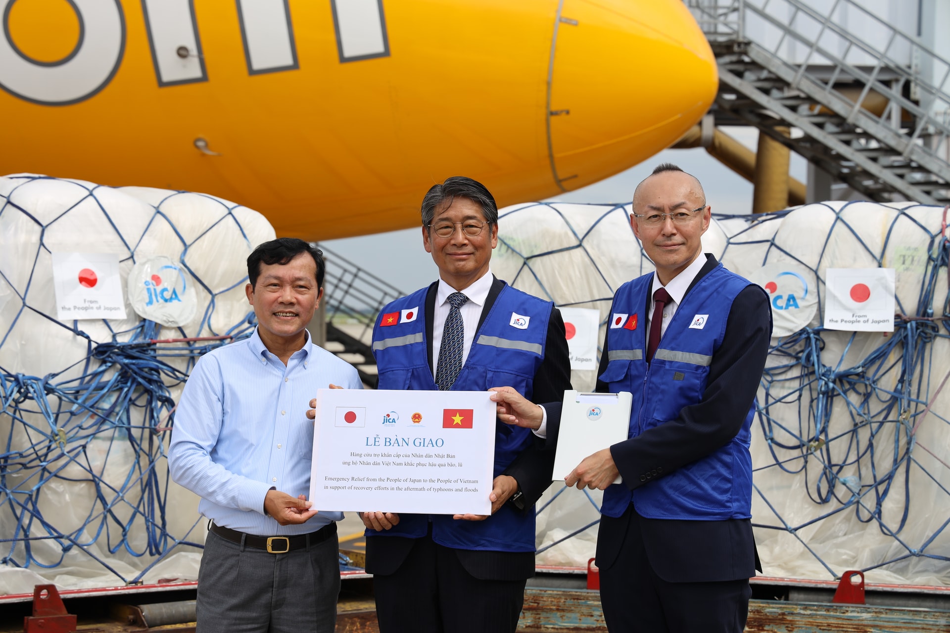 Nhiều tổ chức quốc tế viện trợ khẩn cấp, hỗ trợ người dân các tỉnh sau bão lũ