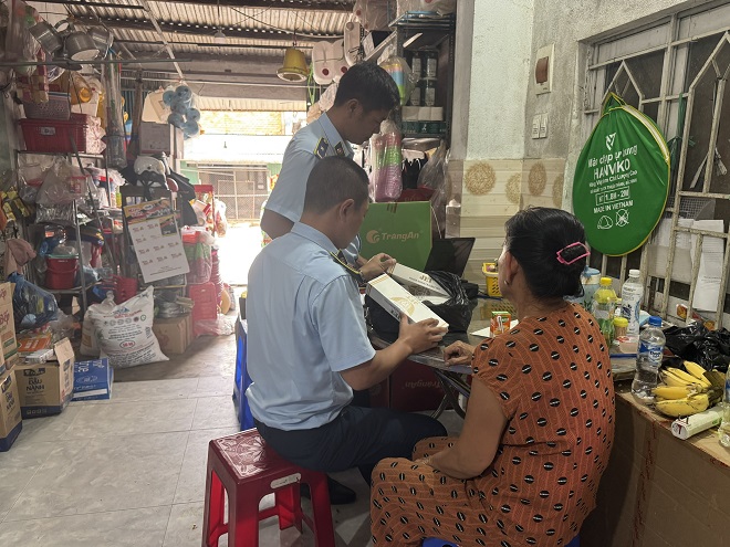 Lực lượng QLTT tỉnh Quảng Ngãi kiểm tra cơ sở kinh doanh thuốc lá trên địa bàn Lực lượng QLTT tỉnh Quảng Ngãi kiểm tra cơ sở kinh doanh thuốc lá trên địa bàn