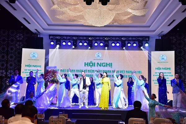 Văn nghệ chào mừng