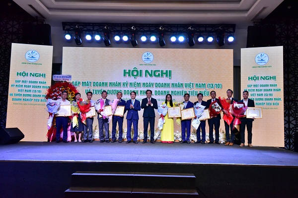 Các tập thể tiêu biểu được tặng bằng khen của UBND tỉnh