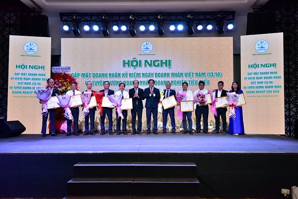 Các tập thể tiêu biểu được tặng bằng khen của UBND tỉnh