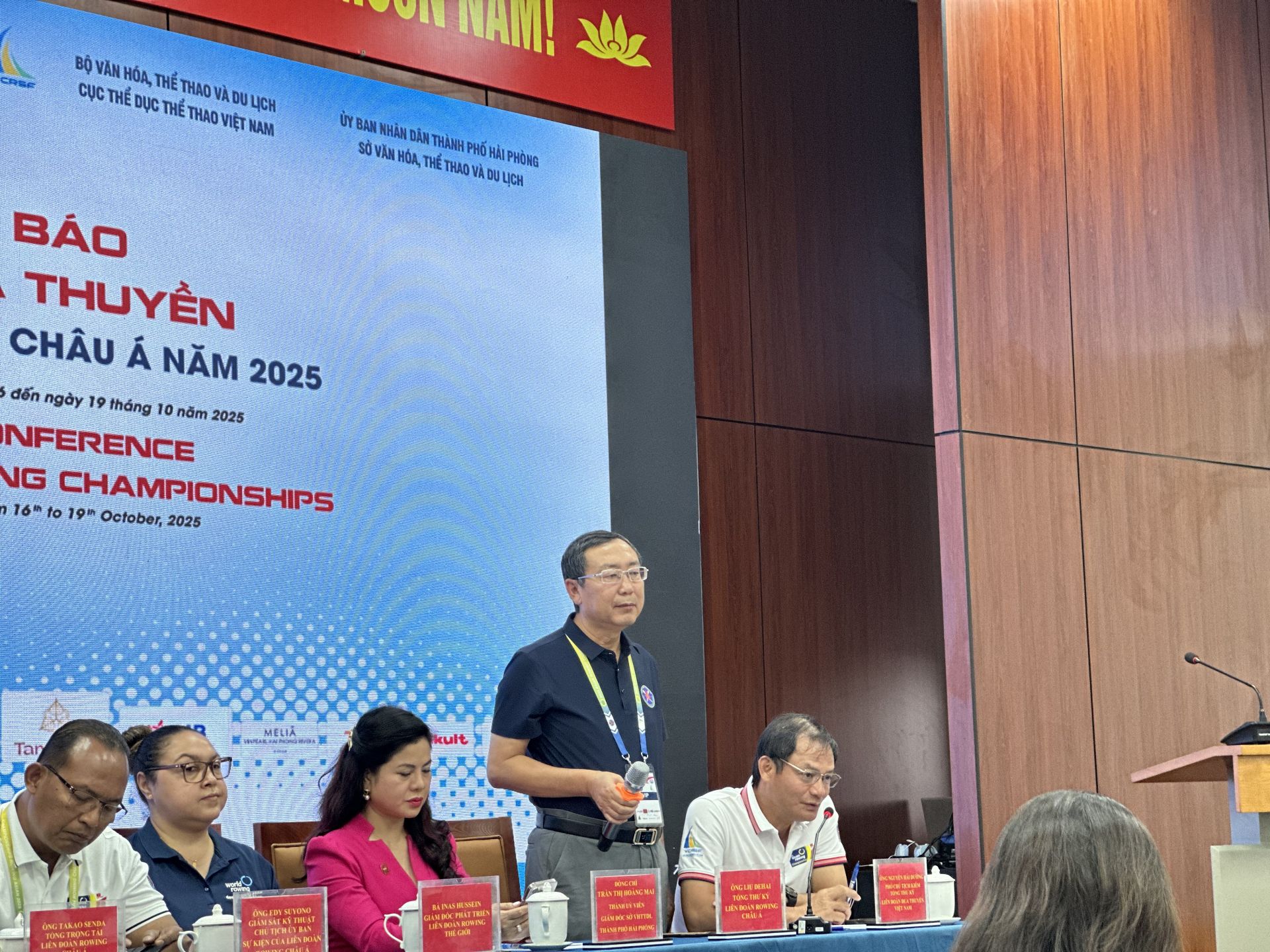 Ông Liu Dehai – Chủ tịch Liên đoàn Rowing Châu Á phát biểu tại buổi họp báo. Ông Liu Dehai – Chủ tịch Liên đoàn Rowing Châu Á phát biểu tại buổi họp báo.
