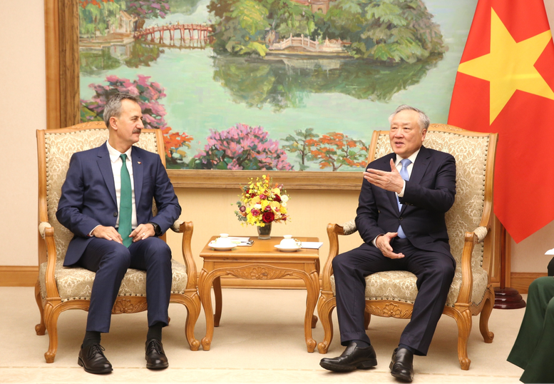 Phó Thủ tướng Thường trực bày tỏ vui mừng trước sự phát triển tốt đẹp của quan hệ hữu nghị, hợp tác nhiều mặt giữa Việt Nam và Thổ Nhĩ Kỳ trên tất cả các lĩnh vực - Ảnh: VGP/Nguyễn Hoàng Phó Thủ tướng Thường trực bày tỏ vui mừng trước sự phát triển tốt đẹp của quan hệ hữu nghị, hợp tác nhiều mặt giữa Việt Nam và Thổ Nhĩ Kỳ trên tất cả các lĩnh vực - Ảnh: VGP/Nguyễn Hoàng