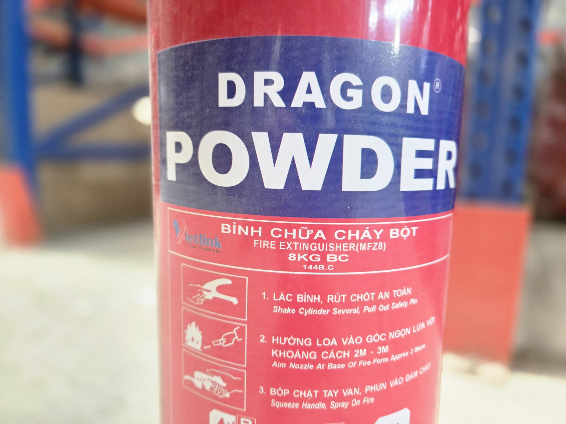 Các đối tượng đã thu lợi bất chính hơn 1.000 tỷ đồng từ việc sản xuất, buôn bán bình chữa cháy giả. Các đối tượng đã thu lợi bất chính hơn 1.000 tỷ đồng từ việc sản xuất, buôn bán bình chữa cháy giả.