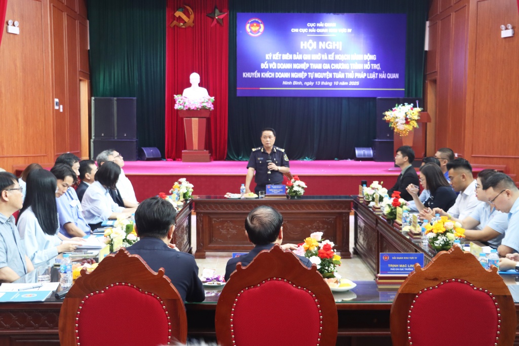 Quang cảnh hội nghị