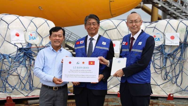 Chính phủ và nhân dân Nhật Bản hỗ trợ khẩn cấp người dân Việt Nam bị ảnh hưởng bão, lũ (Ảnh: Đại sứ quán Nhật Bản tại Việt Nam)