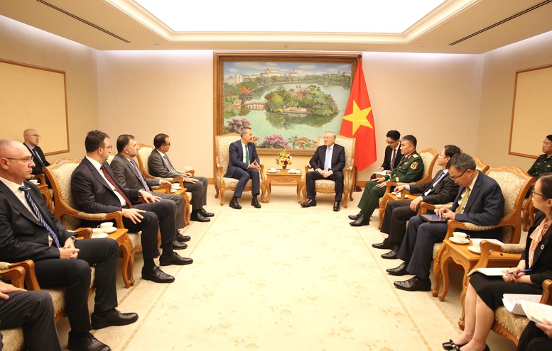 Chủ tịch Cơ quan Công nghiệp quốc phòng Thổ Nhĩ Kỳ Haluk Gorgun đánh giá cao vai trò và vị thế ngày càng quan trọng của VIệt Nam trên trường quốc tế - Ảnh: VGP/Nguyễn Hoàng Chủ tịch Cơ quan Công nghiệp quốc phòng Thổ Nhĩ Kỳ Haluk Gorgun đánh giá cao vai trò và vị thế ngày càng quan trọng của VIệt Nam trên trường quốc tế - Ảnh: VGP/Nguyễn Hoàng