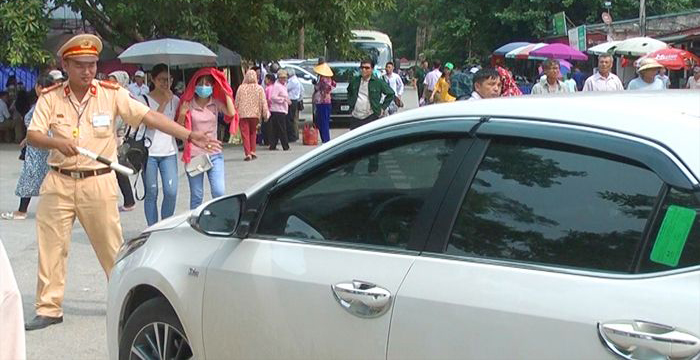 lực lượng Cảnh sát giao thông và Công an các xã liên quan đã thành lập các tổ, chốt công tác tuần tra, kiểm soát, phân luồng, hướng dẫn, điều tiết giao thông