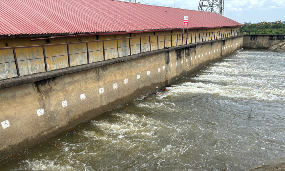 Trạm bơm Ngọ Khổng 2 (xã Xuân Cẩm) vận hành các tổ máy bơm tiêu úng. Trạm bơm Ngọ Khổng 2 (xã Xuân Cẩm) vận hành các tổ máy bơm tiêu úng.