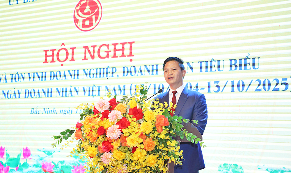 Đồng chí Vương Quốc Tuấn - Chủ tịch UBND tỉnh phát biểu tại hội nghị. Đồng chí Vương Quốc Tuấn - Chủ tịch UBND tỉnh phát biểu tại hội nghị.