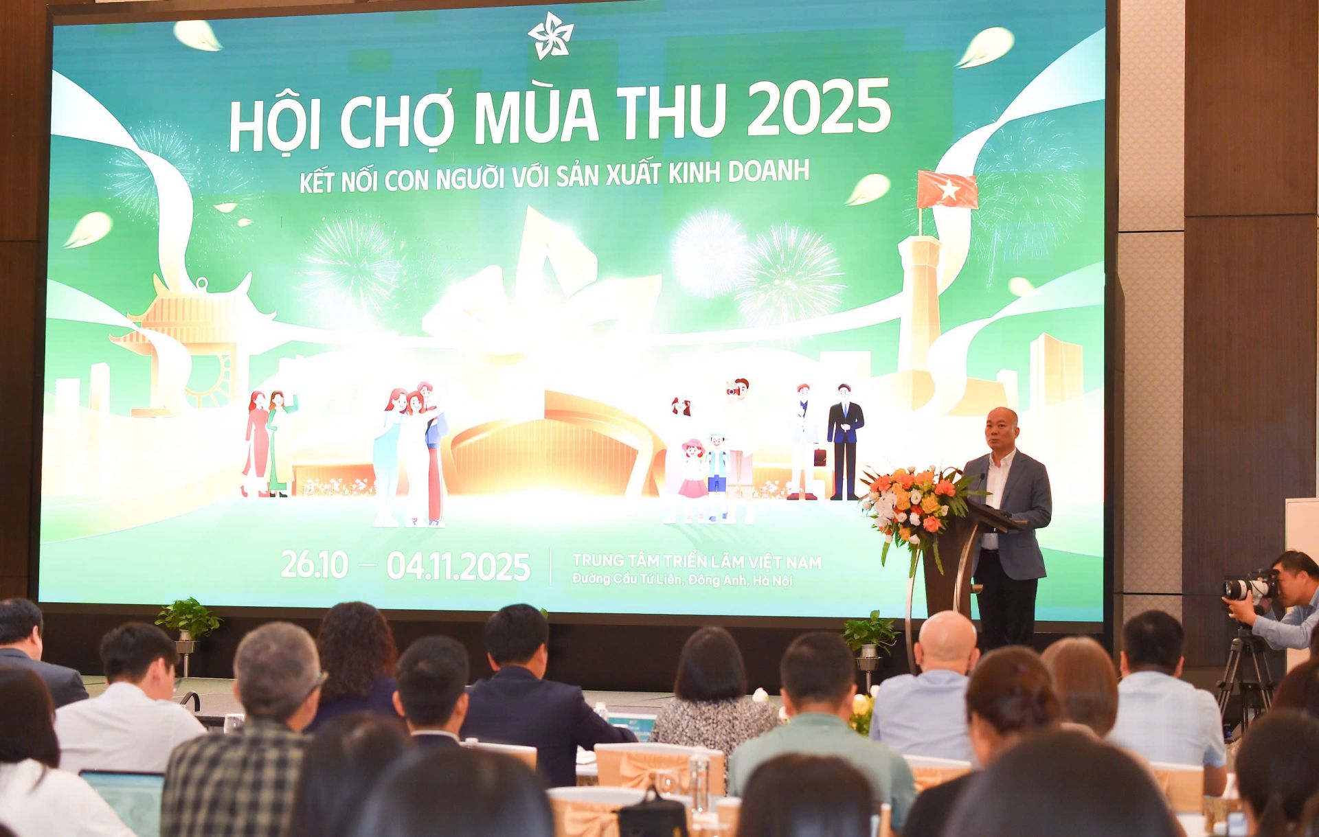 Ông Vũ Bá Phú - Cục trưởng Cục Xúc tiến thương mại phát biểu tại họp báo