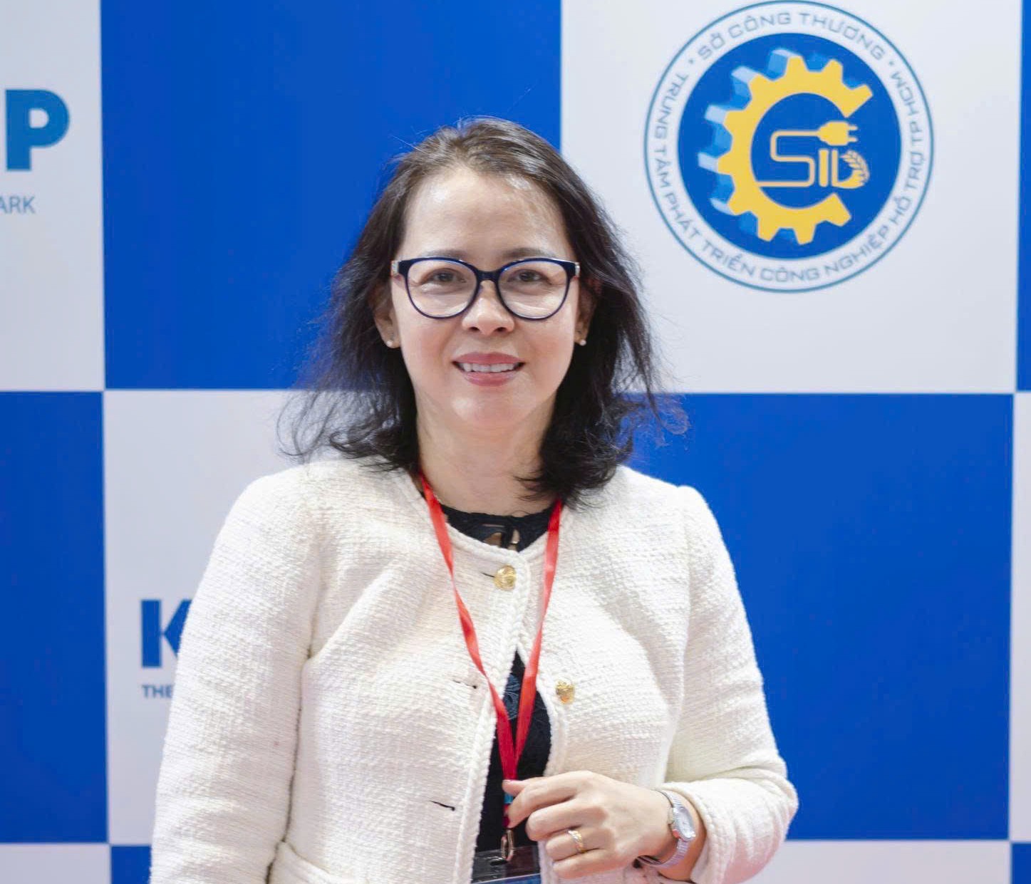 Bà Lê Nguyễn Duy Oanh, Phó Giám đốc Trung tâm Phát triển công nghiệp hỗ trợ TP. HCM Bà Lê Nguyễn Duy Oanh, Phó Giám đốc Trung tâm Phát triển công nghiệp hỗ trợ TP. HCM