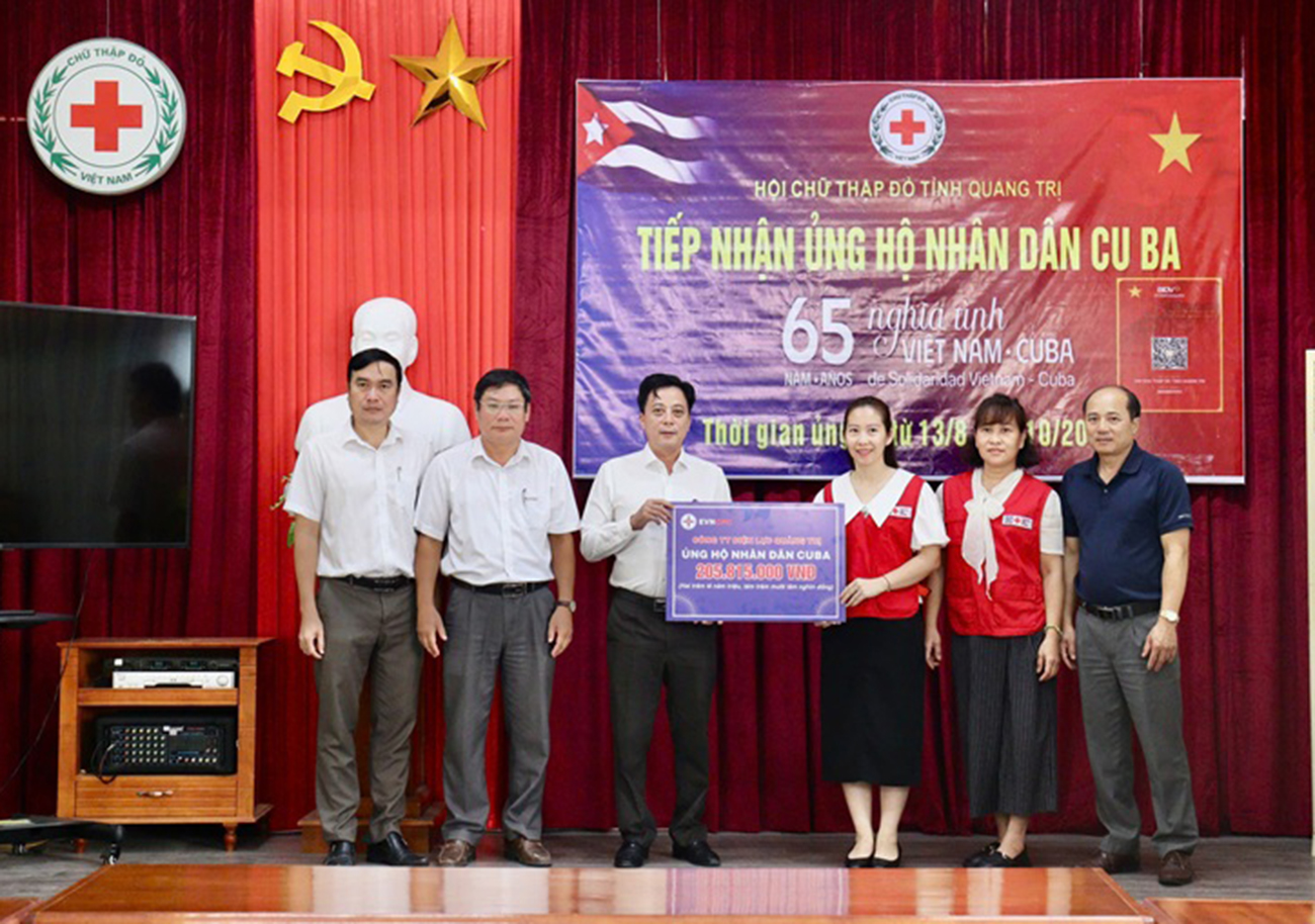 CBCNV Công ty Điện lực Quảng Bình trao ủng hộ nhân dân Cuba CBCNV Công ty Điện lực Quảng Bình trao ủng hộ nhân dân Cuba