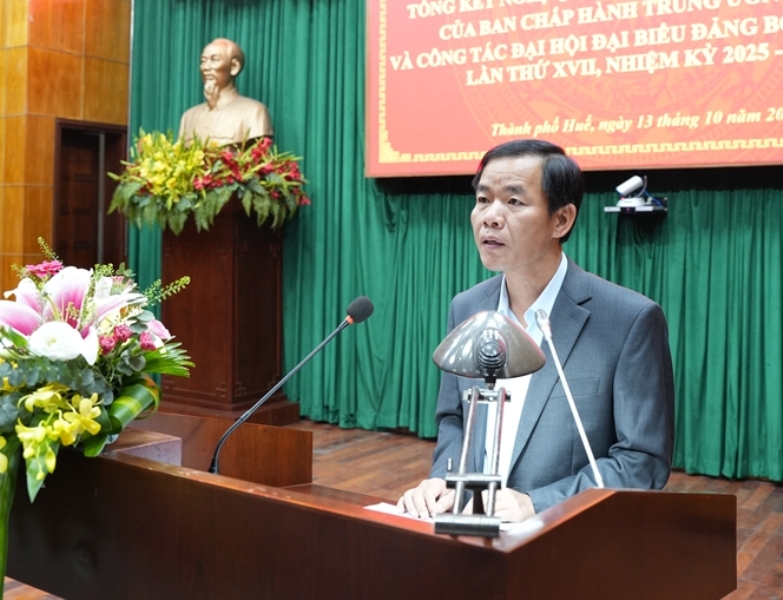 Ông Nguyễn Văn Phương bí thư Thành ủy, Chủ tịch UBND TP Huế tại hội nghị Ông Nguyễn Văn Phương bí thư Thành ủy, Chủ tịch UBND TP Huế tại hội nghị