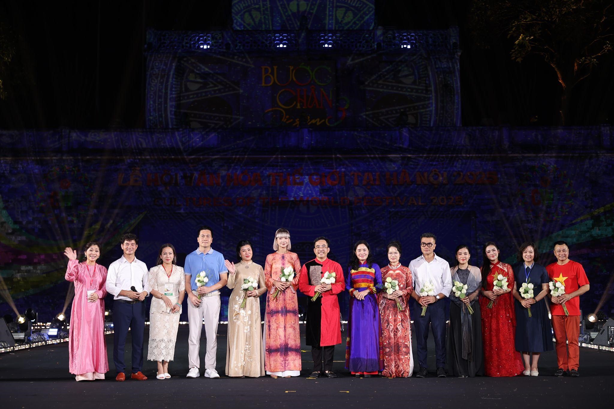 Chương trình đấu giá diễn ra thành công với tổng số tiền thu về là 2,5 tỷ đồng Chương trình đấu giá diễn ra thành công với tổng số tiền thu về là 2,5 tỷ đồng