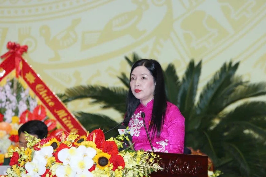 Đồng chí Phạm Thị Thanh Thủy, Chủ nhiệm Ủy ban Kiểm tra Tỉnh ủy báo cáo kết quả thẩm tra tư cách đại biểu dự Đại hội.