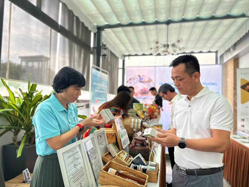 Liên kết thị trường và chuỗi cung ứng ổn định - chính là “chìa khóa” để nâng cao năng lực cạnh tranh, mở rộng thị trường, đưa hàng hóa Việt Nam vươn xa (Ảnh minh họa) Liên kết thị trường và chuỗi cung ứng ổn định - chính là “chìa khóa” để nâng cao năng lực cạnh tranh, mở rộng thị trường, đưa hàng hóa Việt Nam vươn xa (Ảnh minh họa)