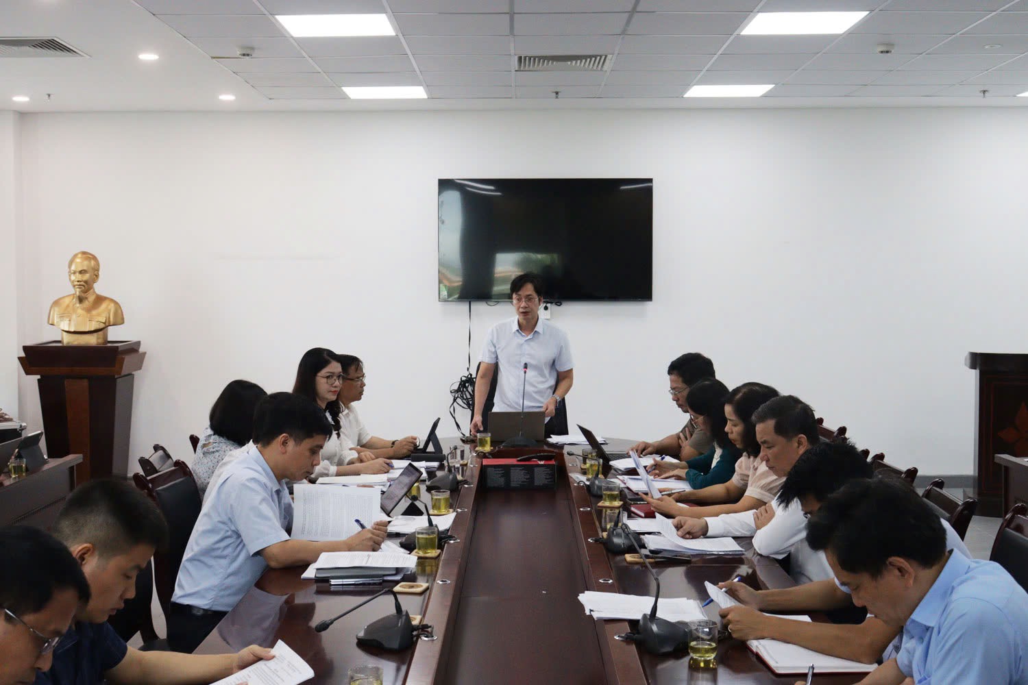 Đồng chí Nguyễn Trọng Tuệ, Trưởng Ban Kinh tế - Ngân sách HĐND thành phố phát biểu tại cuộc làm việc. Đồng chí Nguyễn Trọng Tuệ, Trưởng Ban Kinh tế - Ngân sách HĐND thành phố phát biểu tại cuộc làm việc.