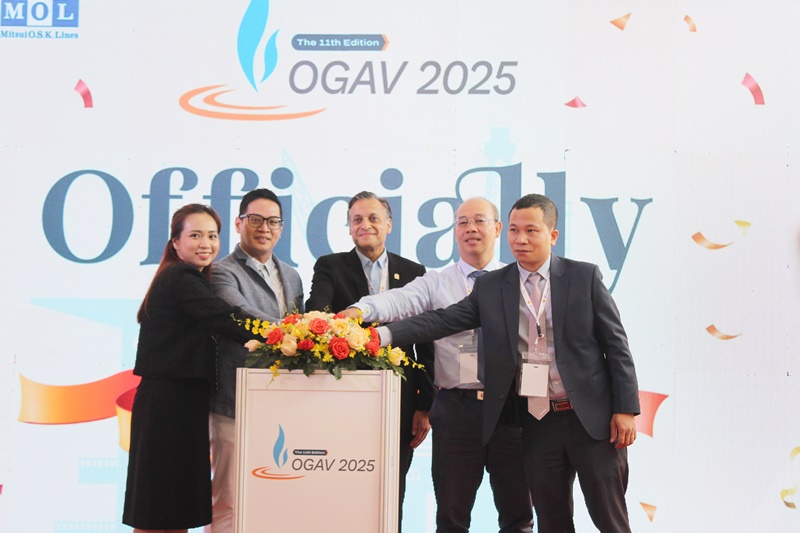 Ban tổ chức sự kiện nhấn nút khai mạc triển lãm OGAV 2025