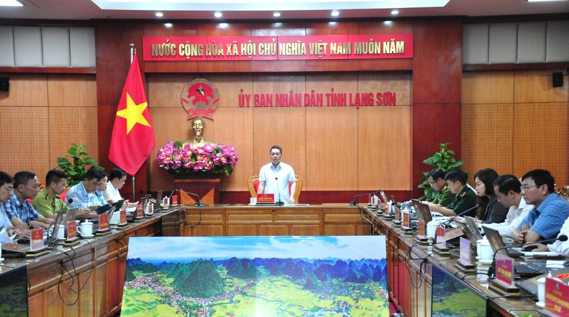 Phó Chủ tịch UBND tỉnh, Phó Trưởng ban Thường trực Ban Chỉ đạo 389 Lạng Sơn Đoàn Thanh Sơn dự và chỉ đạo hội nghị. Phó Chủ tịch UBND tỉnh, Phó Trưởng ban Thường trực Ban Chỉ đạo 389 Lạng Sơn Đoàn Thanh Sơn dự và chỉ đạo hội nghị.