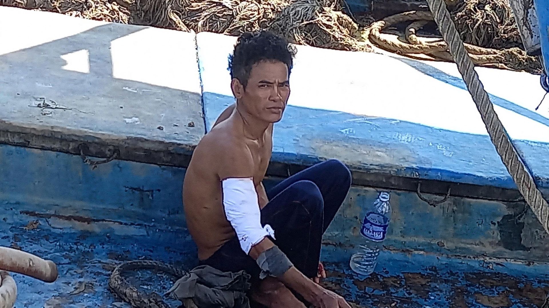 Ngư dan Đào Nhứt Lít sau dduocj sơ, cấp cứu, băng bó vết thương Ngư dan Đào Nhứt Lít sau dduocj sơ, cấp cứu, băng bó vết thương