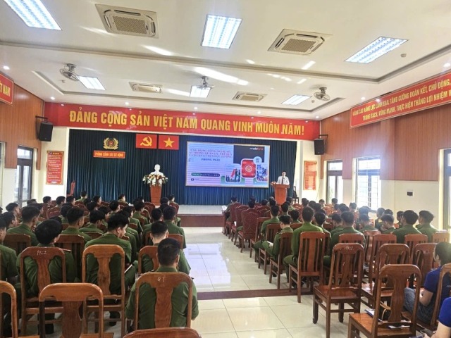 Hội nghị được tổ chức tại 2 địa điểm, với gần 400 học viên.