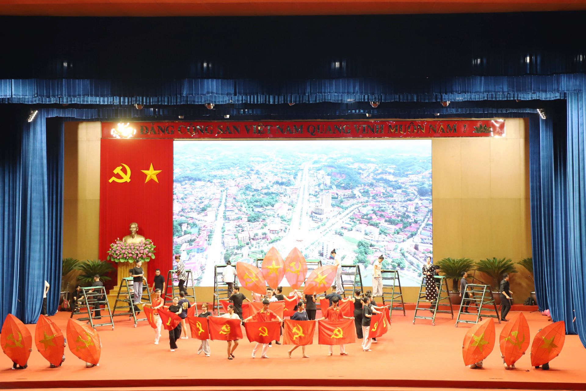 Tổng duyệt chương trình văn nghệ