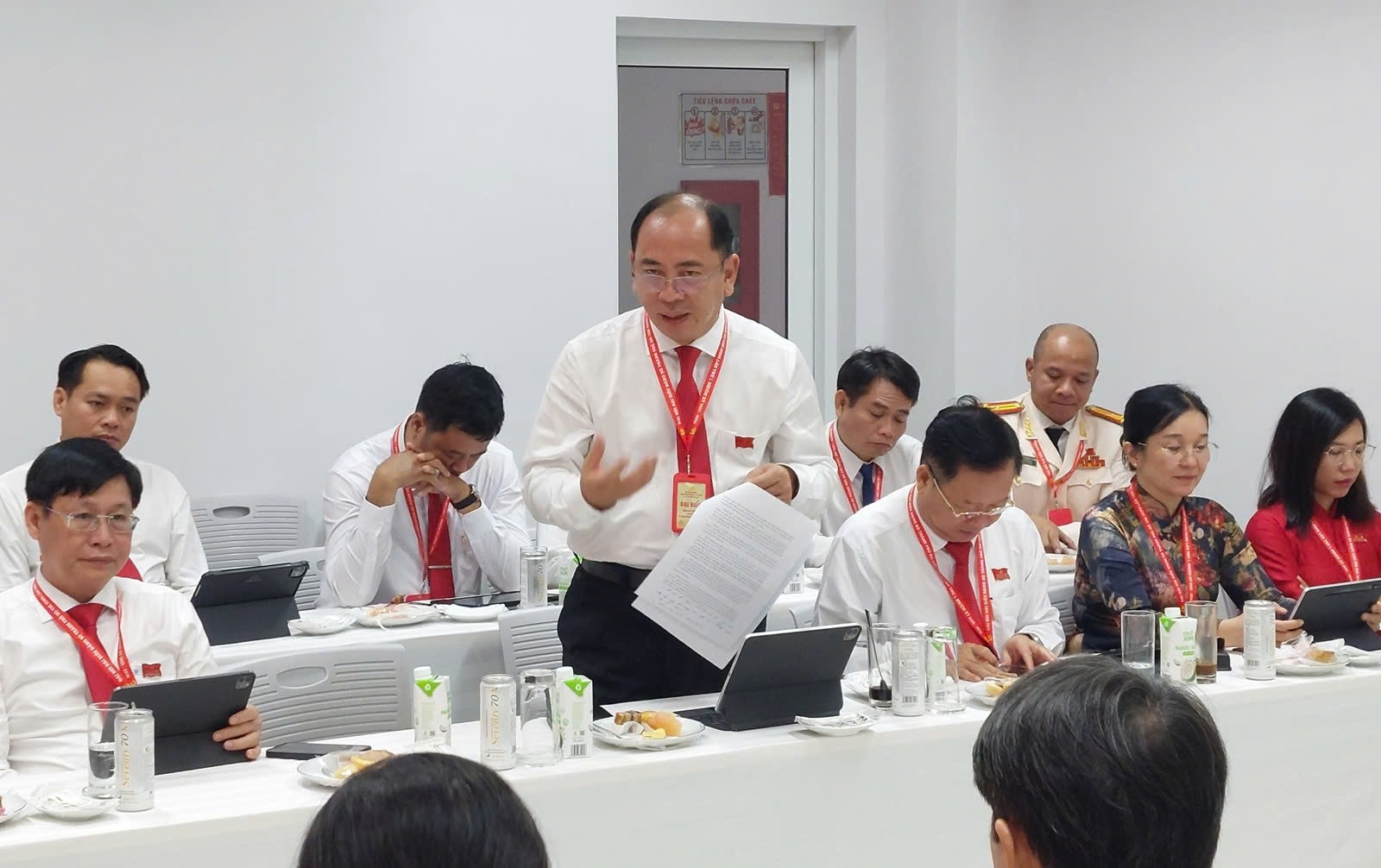 Đại biểu Tăng Chí Thượng đóng góp ý kiến ở Tổ thảo luận số 9