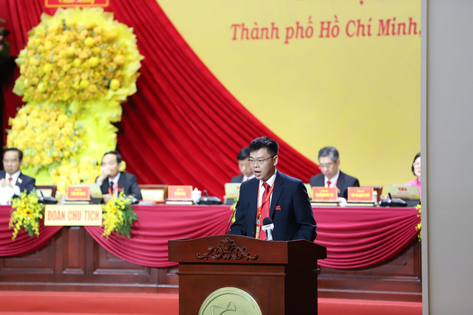 TS. Trương Minh Huy Vũ, Viện trưởng Viện Nghiên cứu phát triển TP. HCM, trình bày tham luận tại Đại hội