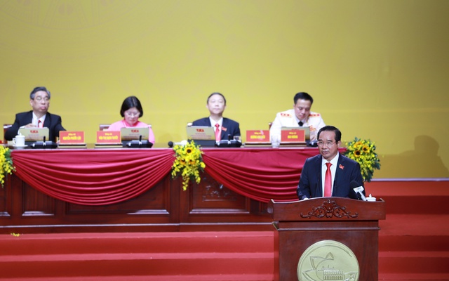 Chủ tịch UBND TP. HCM Nguyễn Văn Được trình bày dự thảo Nghị quyết Đại hội Chủ tịch UBND TP. HCM Nguyễn Văn Được trình bày dự thảo Nghị quyết Đại hội