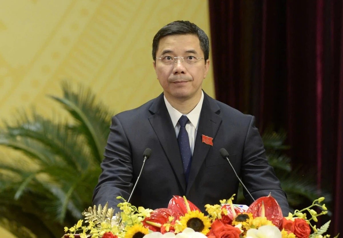 Đồng chí Nguyễn Hồng Phong, Phó Bí thư Thường trực Tỉnh ủy thông qua danh sách các đồng chí Ủy viên Ban Chấp hành Đảng bộ tỉnh khóa XIX không tái cử Ban Chấp hành Đảng bộ tỉnh khóa XX. Đồng chí Nguyễn Hồng Phong, Phó Bí thư Thường trực Tỉnh ủy thông qua danh sách các đồng chí Ủy viên Ban Chấp hành Đảng bộ tỉnh khóa XIX không tái cử Ban Chấp hành Đảng bộ tỉnh khóa XX.