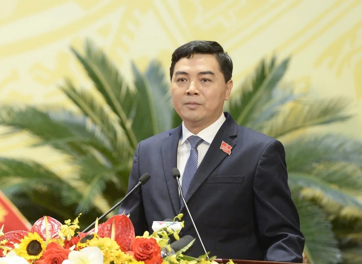 Đồng chí Nguyễn Hoài Anh, Chủ tịch UBND tỉnh điều hành phần biểu quyết thông qua Báo cáo tổng hợp ý kiến tham gia vào dự thảo các văn kiện trình Đại hội XIV của Đảng. Đồng chí Nguyễn Hoài Anh, Chủ tịch UBND tỉnh điều hành phần biểu quyết thông qua Báo cáo tổng hợp ý kiến tham gia vào dự thảo các văn kiện trình Đại hội XIV của Đảng.