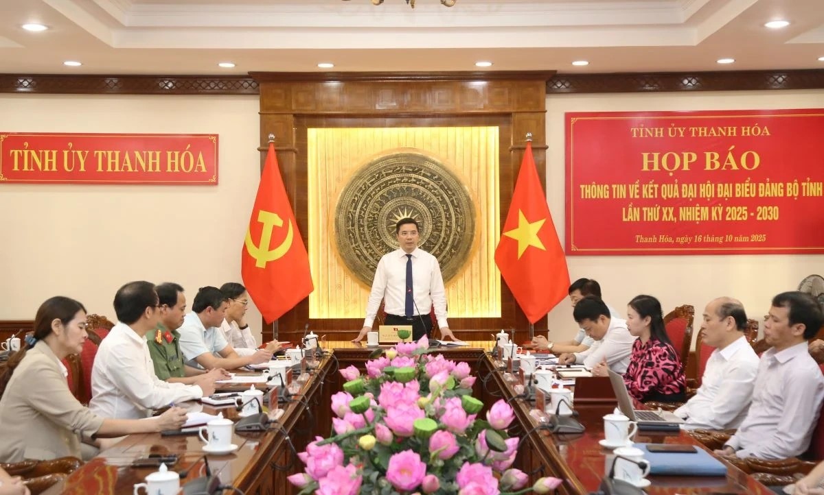 Đồng chí Nguyễn Hồng Phong, Phó Bí thư Thường trực Tỉnh ủy phát biểu tại buổi họp báo. Đồng chí Nguyễn Hồng Phong, Phó Bí thư Thường trực Tỉnh ủy phát biểu tại buổi họp báo.