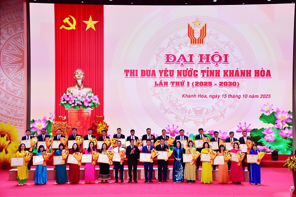 C&ocirc;ng ty Cổ phần Nước Giải kh&aacute;t Yến s&agrave;o Kh&aacute;nh H&ograve;a, một C&ocirc;ng ty th&agrave;nh vi&ecirc;n của C&ocirc;ng ty Yến s&agrave;o Kh&aacute;nh H&ograve;a được tặng Bằng khen của UBND tỉnh, trong Đại hội thi đua y&ecirc;u nước lần thứ I (2025- 2030)