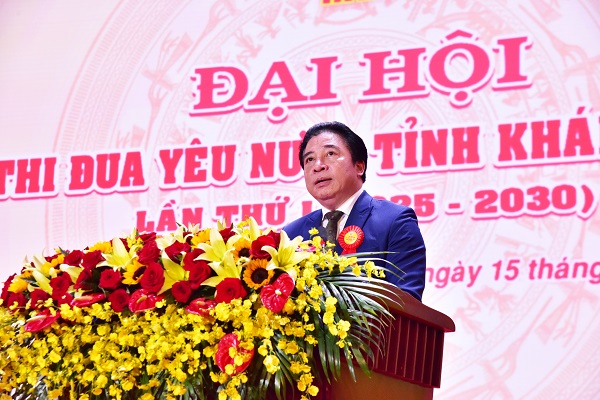 Ông Nguyễn Khắc Toàn- Phó Bí thư Tỉnh ủy, Chủ tịch UBND tỉnh phát động phong trào thi đua với chủ đề “Đoàn kết, dân chủ, kỷ cương, đột phá, phát triển, thi đua xây dựng tỉnh Khánh Hòa giàu, đẹp, văn minh”.