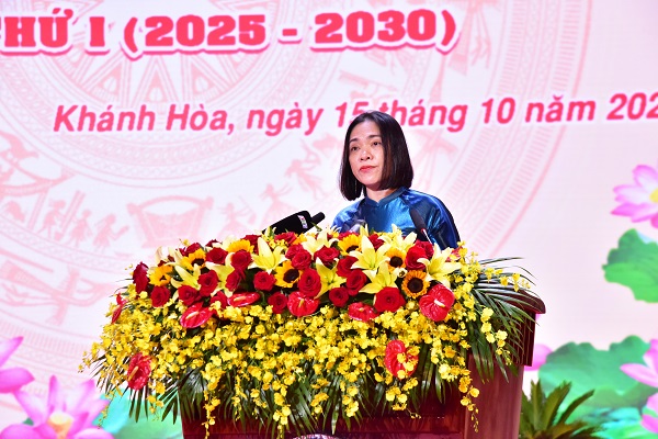 Bà Trần Thu Mai - Ủy viên Ban Thường vụ Tỉnh ủy, Phó Chủ tịch Thường trực Ủy ban MTTQ Việt Nam phát biểu hưởng ứng