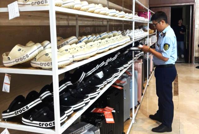 Lực lượng QLTT Đà Nẵng xử lý nhiều vụ hàng hóa không rõ nguồn gốc, giả mạo nhãn hiệu
