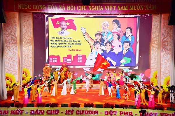 Văn nghệ chào mừng