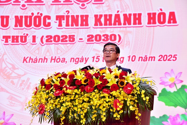 Ông Trương Thanh Long, Phó Giám đốc Sở Nội vụ thông qua danh sách Đoàn Đại biểu tỉnh Khánh Hòa dự Đại hội Thi đua yêu nước toàn quốc lần thứ XI.