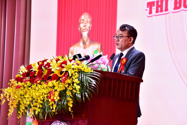 Ông Võ Chí Vương- Giám đốc Sở Nội Vụ tuyên bố lý do, giới thiệu đại biểu