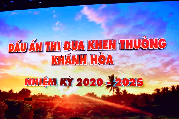 5- Trình chiếu Phóng sự kết quả phong trào thi đua và công tác khen thưởng giai đoạn 2020 - 2025; phương hướng, nhiệm vụ công tác thi đua, khen thưởng giai đoạn 2025 – 2030