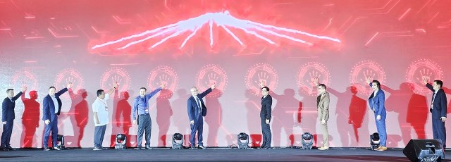 Các đại biểu thực hiện nghi thức khai mạc Ngày hội Du lịch Quốc tế Đà Nẵng 2025.