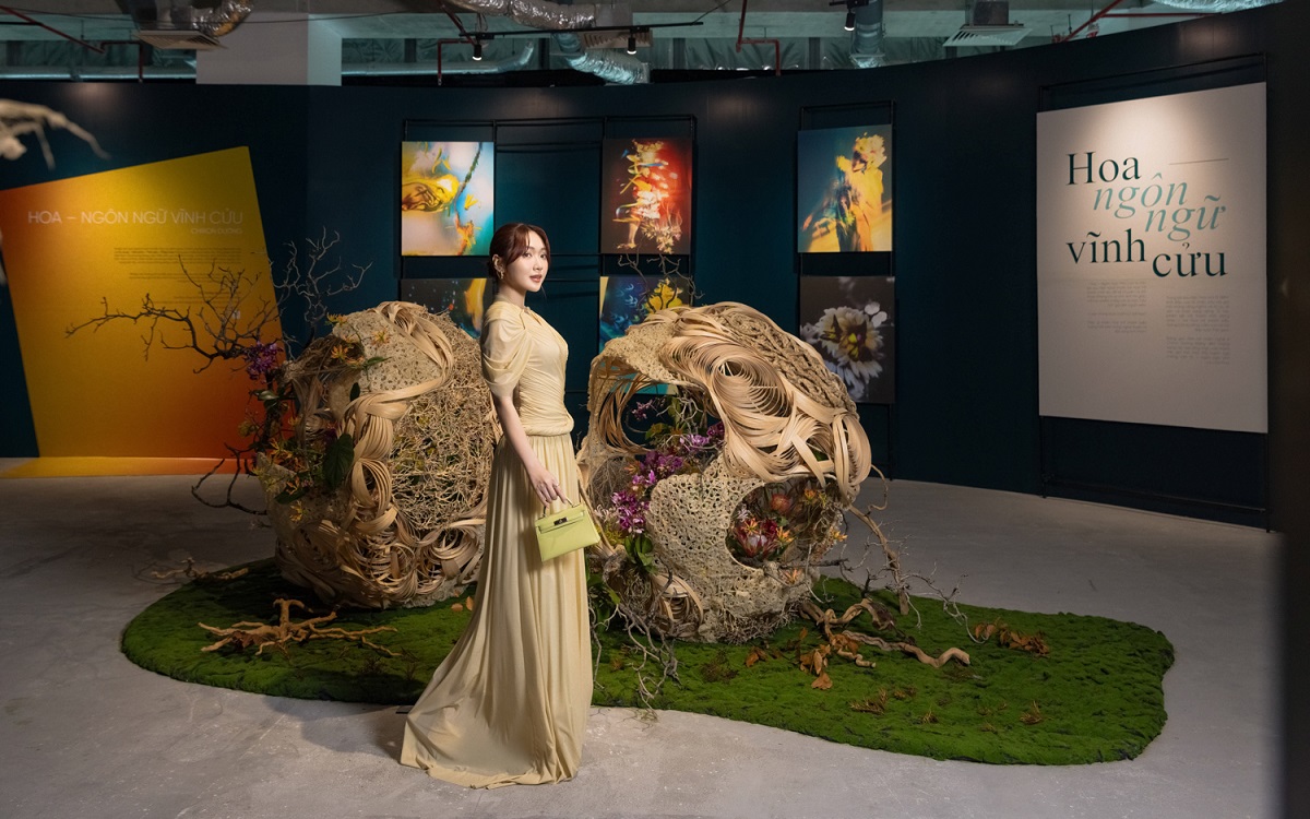 Không phải ngẫu nhiên mà triển lãm The Quintessence of Bloom – Tinh Tuyển Phương Hoa do VPBank tổ chức được giới mộ điệu đánh giá là một trong những dấu ấn nghệ thuật ấn tượng, xứng đáng trải nghiệm.